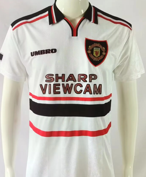 Manchester United 1997/98 Away Shirt